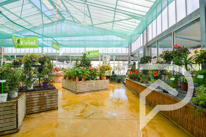 Local commercial - 2 600 m²