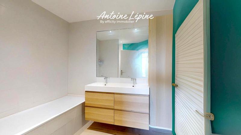 Appartement - 125 m² - 5 pièces