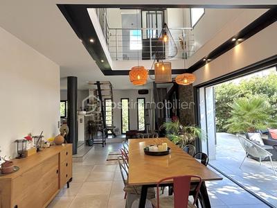 Maison - 164 m² - 7 pièces