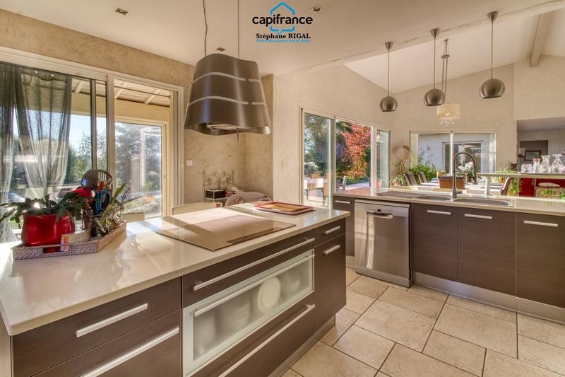 Propriété - 190 m² - 6 pièces