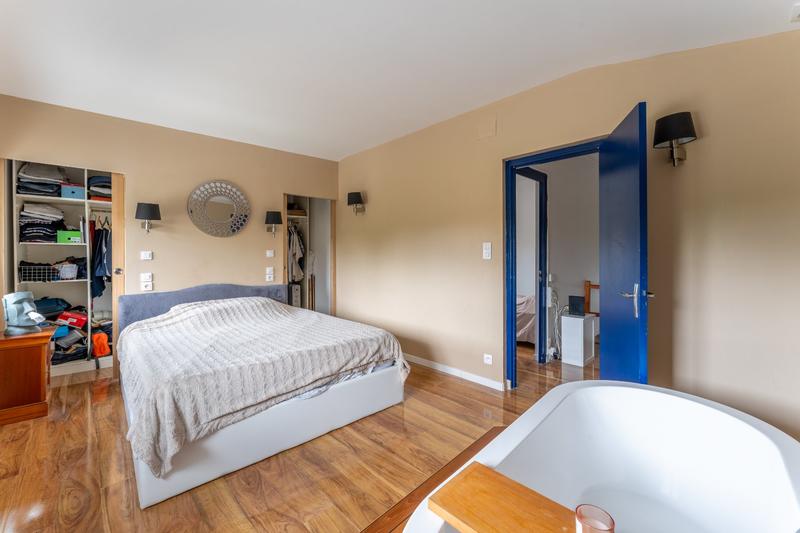 Maison - 187 m² - 9 pièces