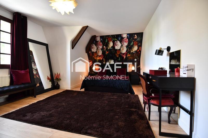 Maison - 211 m² - 8 pièces