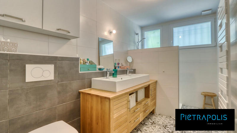 Maison - 220 m² - 9 pièces