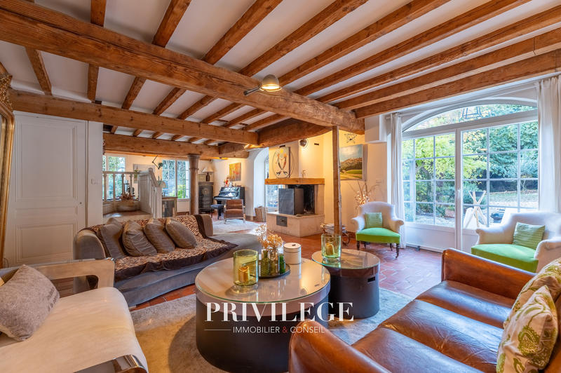 Maison - 310 m² - 9 pièces