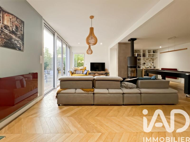 Maison - 250 m² - 11 pièces