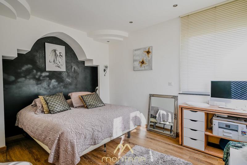 Maison - 260 m² - 5 pièces