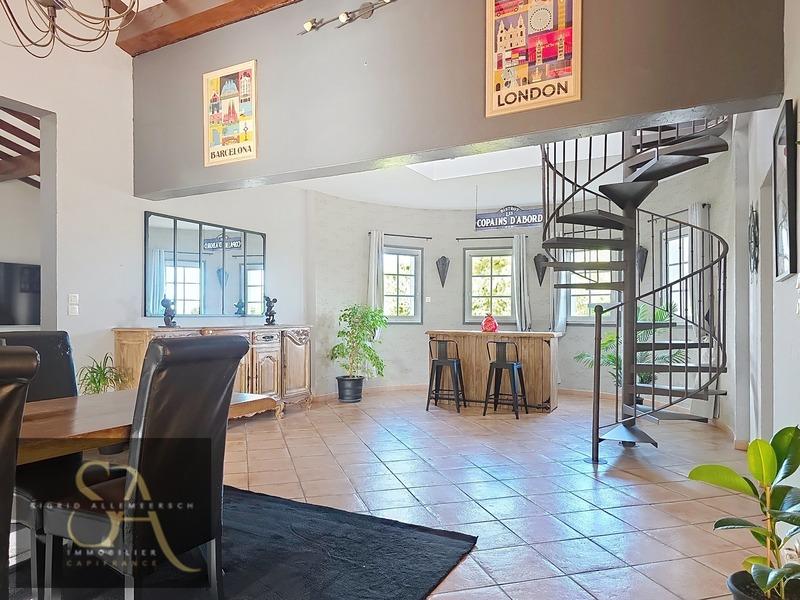 Propriété - 377 m² - 10 pièces