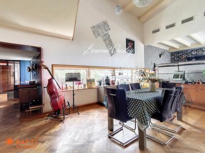 Maison - 270 m² - 10 pièces