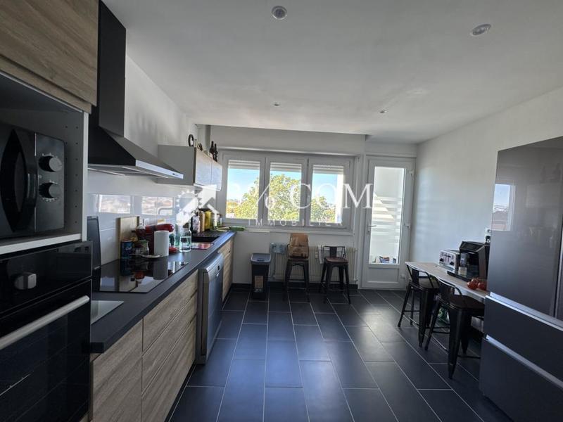 Appartement - 92 m² - 5 pièces