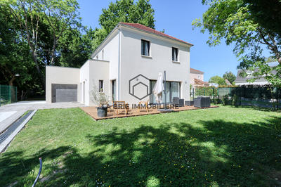 Maison - 139 m² - 7 pièces