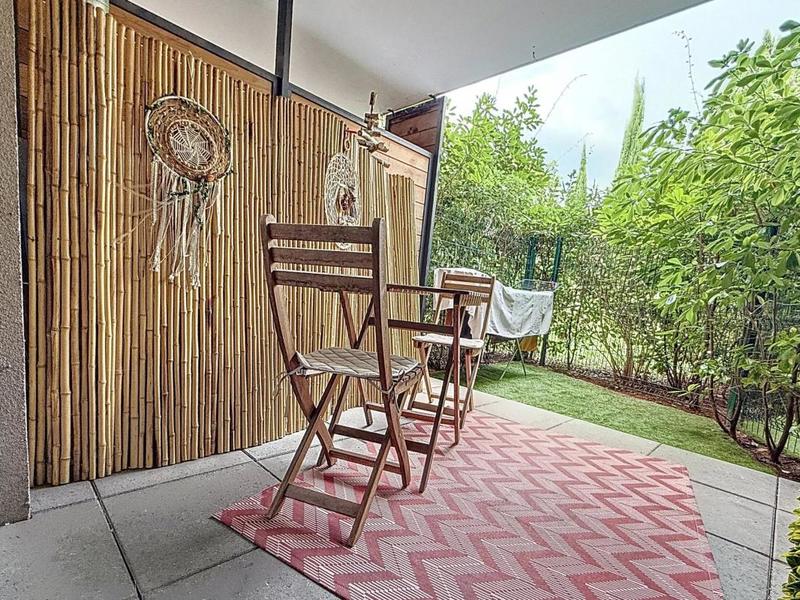 Beauté / Bien-être - 108 m² - 5 pièces