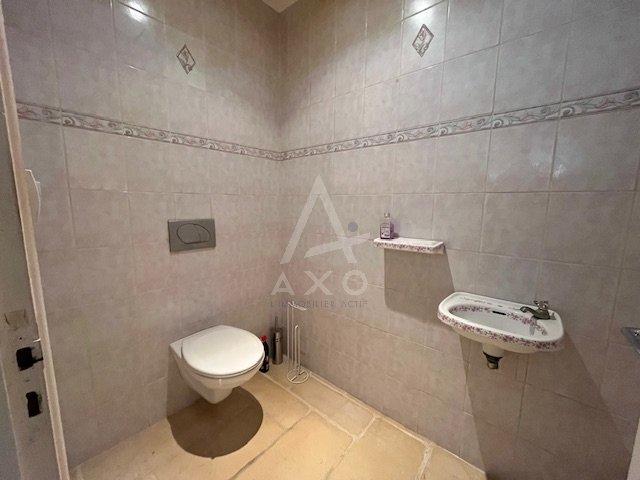 Maison - 250 m² - 6 pièces