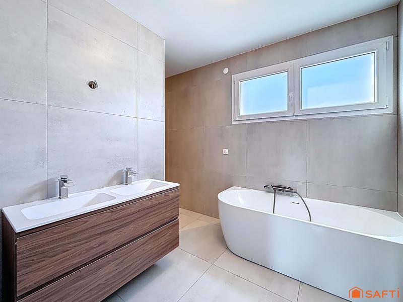 Maison - 208 m² - 5 pièces