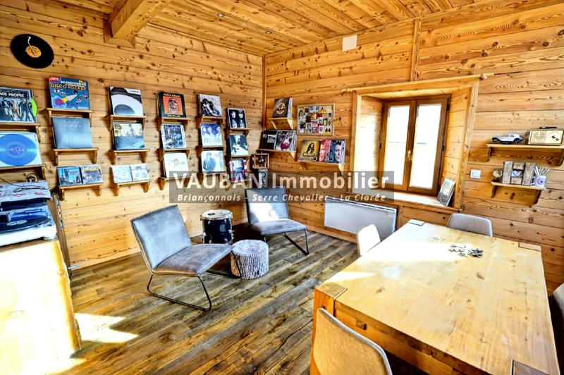 Maison - 228 m² - 9 pièces