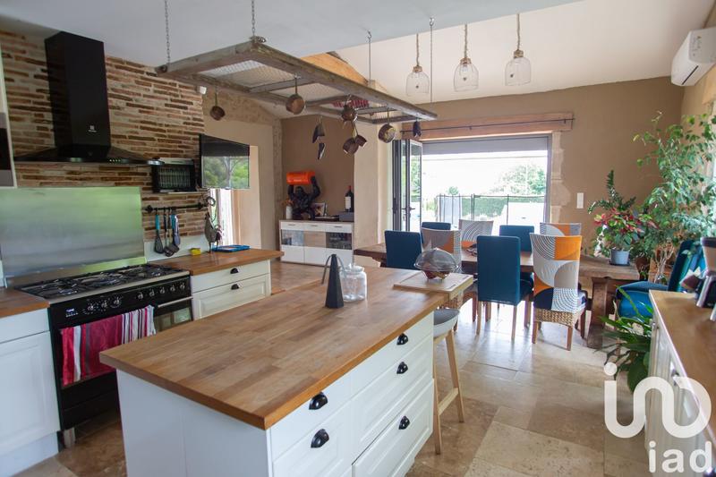 Maison - 207 m² - 7 pièces