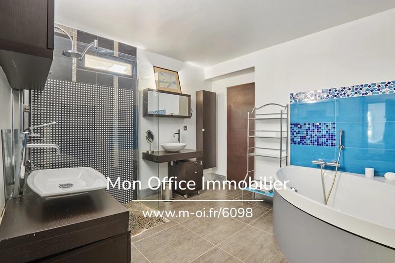 Villa - 240 m² - 6 pièces