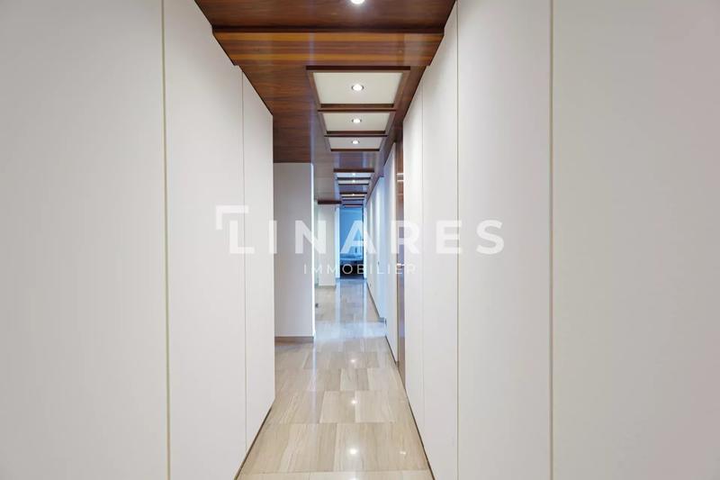 Maison - 313 m² - 9 pièces