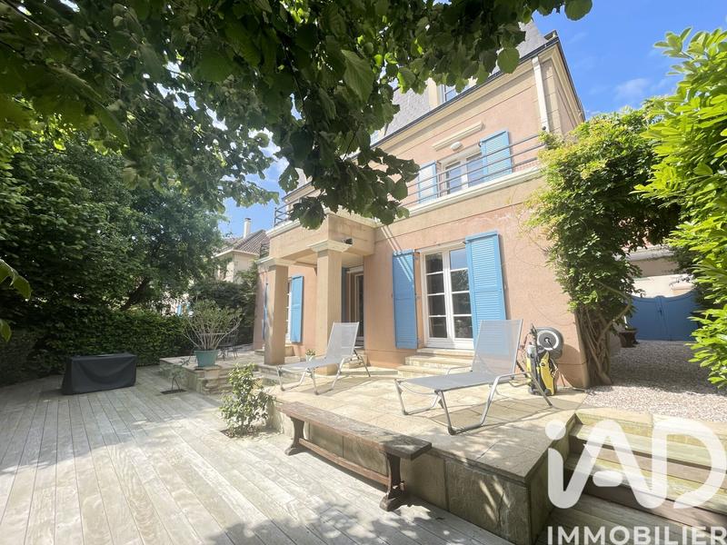 Maison - 213 m² - 8 pièces