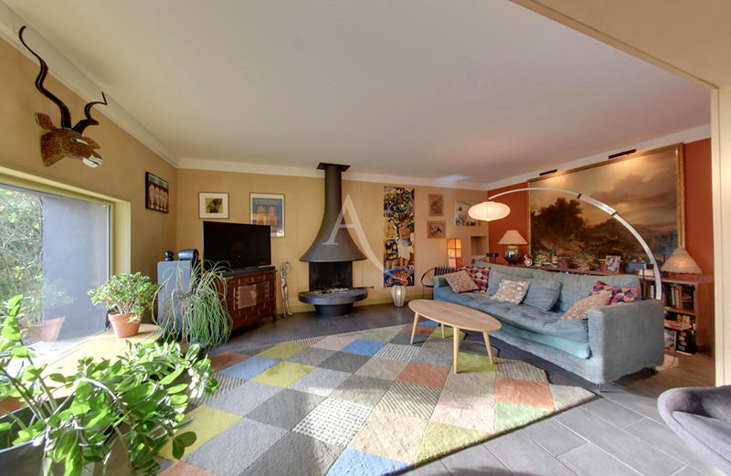 Maison - 207 m² - 6 pièces