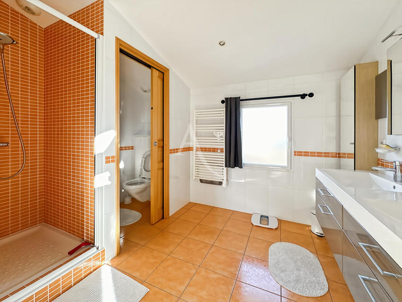 Maison - 217 m² - 6 pièces