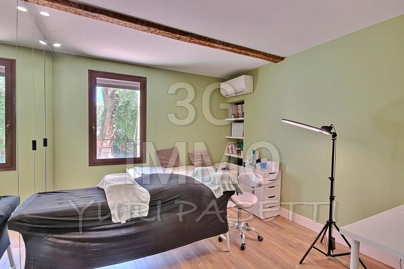 Villa - 260 m² - 6 pièces