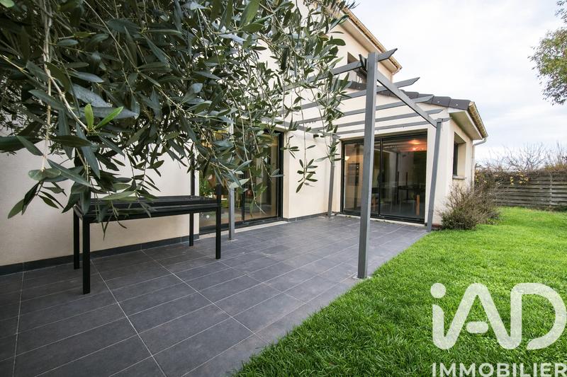 Maison - 189 m² - 9 pièces