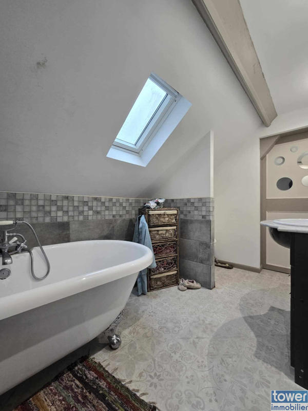 Maison - 122 m² - 8 pièces