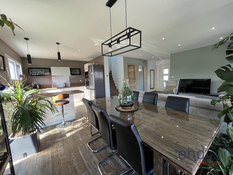 Maison - 105 m² - 5 pièces