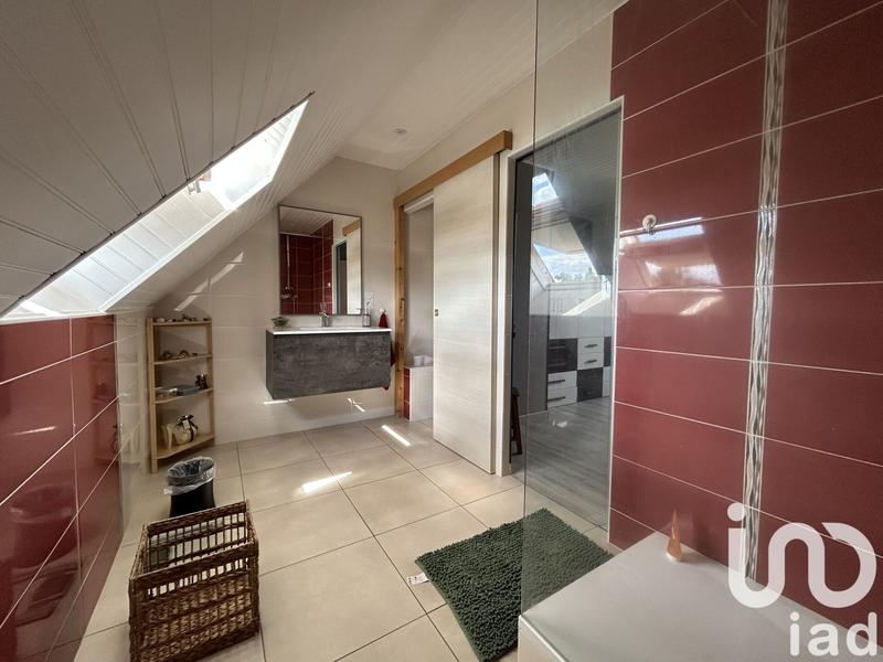 Maison - 195 m² - 9 pièces