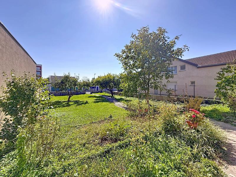 Maison - 240 m² - 10 pièces