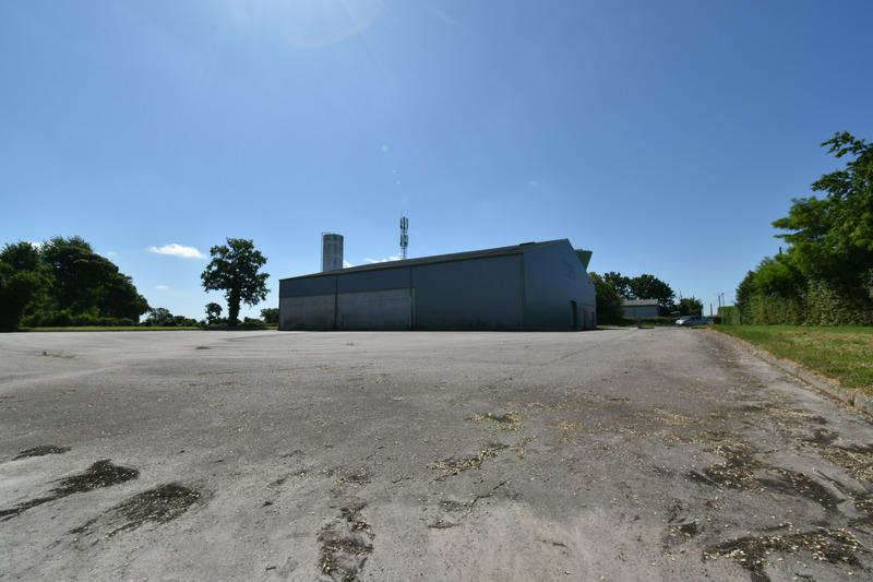 Bureau - 690 m² - 3 pièces