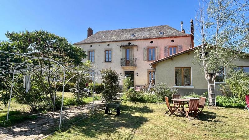 Maison - 240 m² - 6 pièces