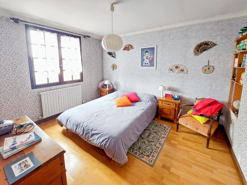 Propriété - 252 m² - 9 pièces