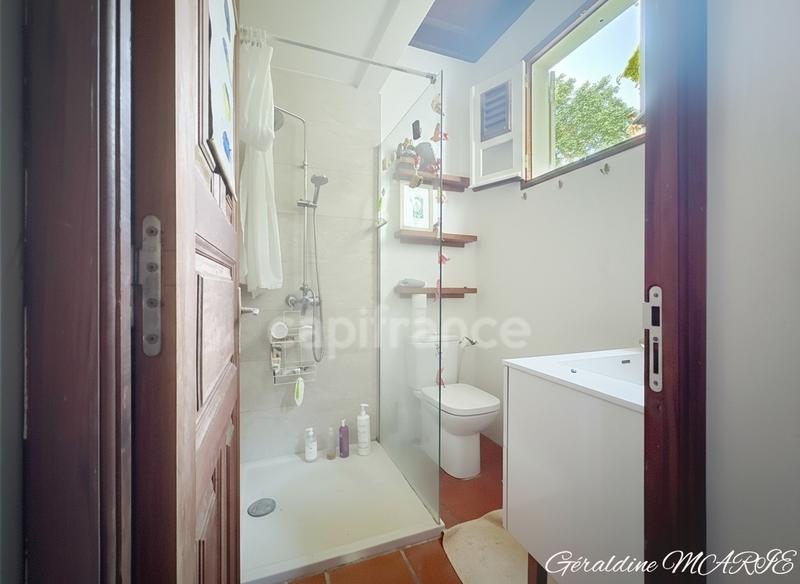 Maison - 242 m² - 6 pièces