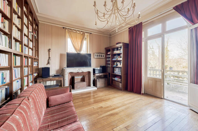 Maison - 246 m² - 10 pièces