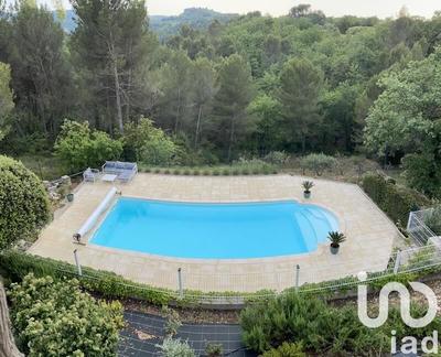 Maison - 237 m² - 7 pièces