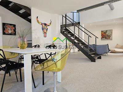 Loft - 98 m² - 4 pièces