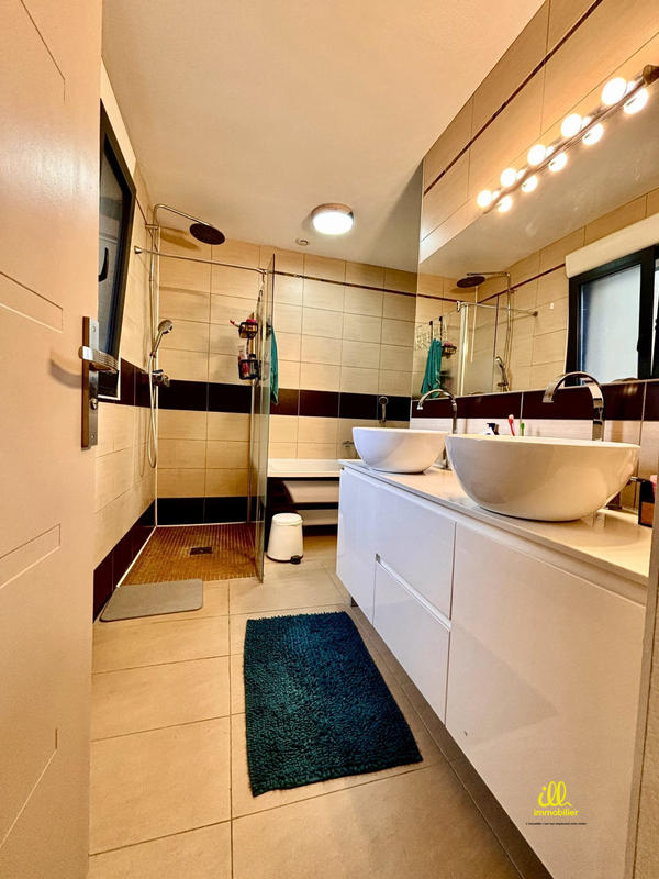 Maison - 179 m² - 7 pièces