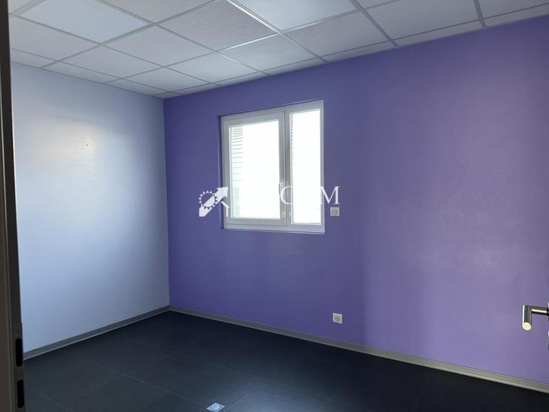 Local d'activité / Entrepôt - 105 m²