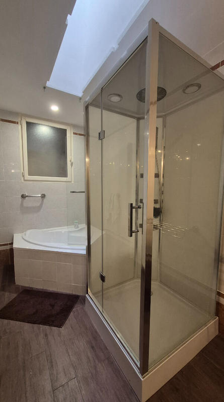 Maison - 247 m² - 8 pièces