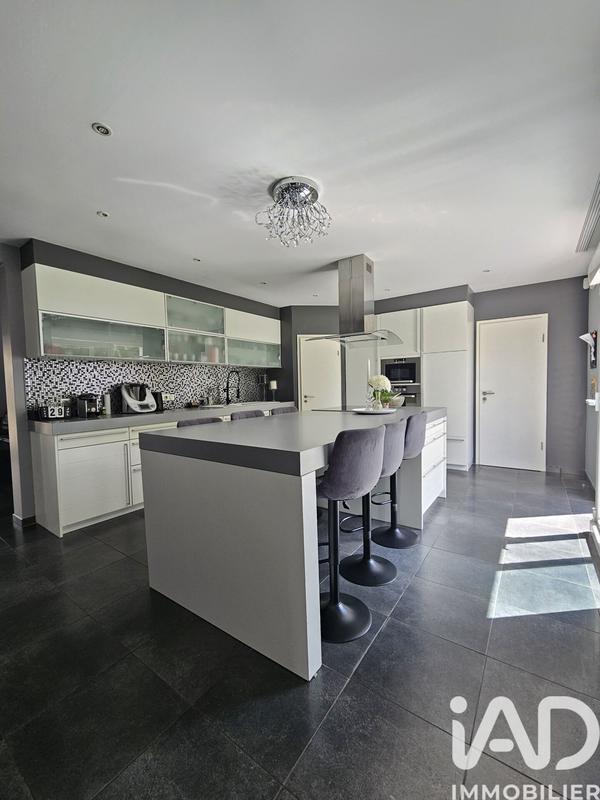 Maison - 210 m² - 5 pièces