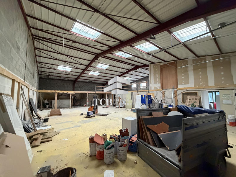 Local d'activités - 556 m²