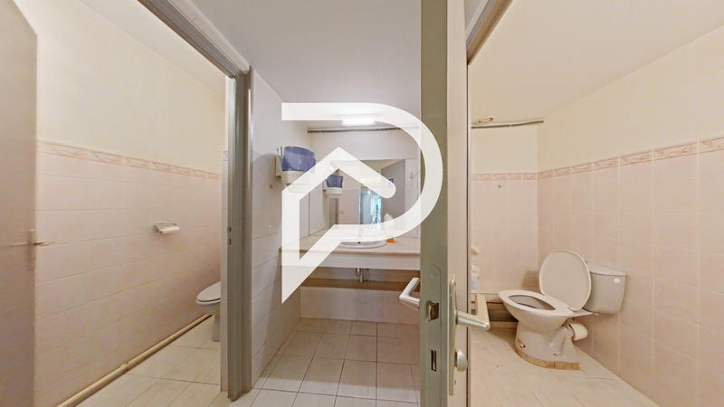 Local commercial - 303 m²