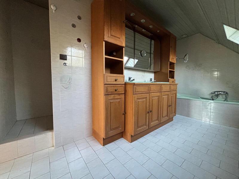 Maison - 225 m² - 8 pièces