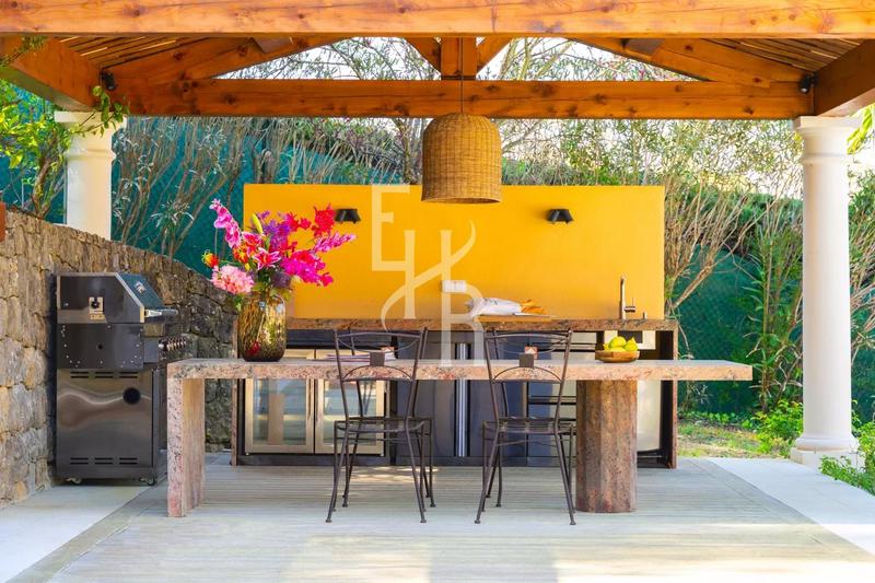 Villa - 256 m² - 10 pièces