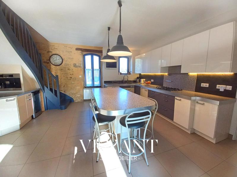 Villa - 457 m² - 16 pièces