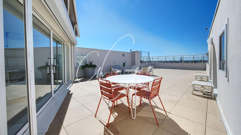 Appartement - 210 m² - 5 pièces