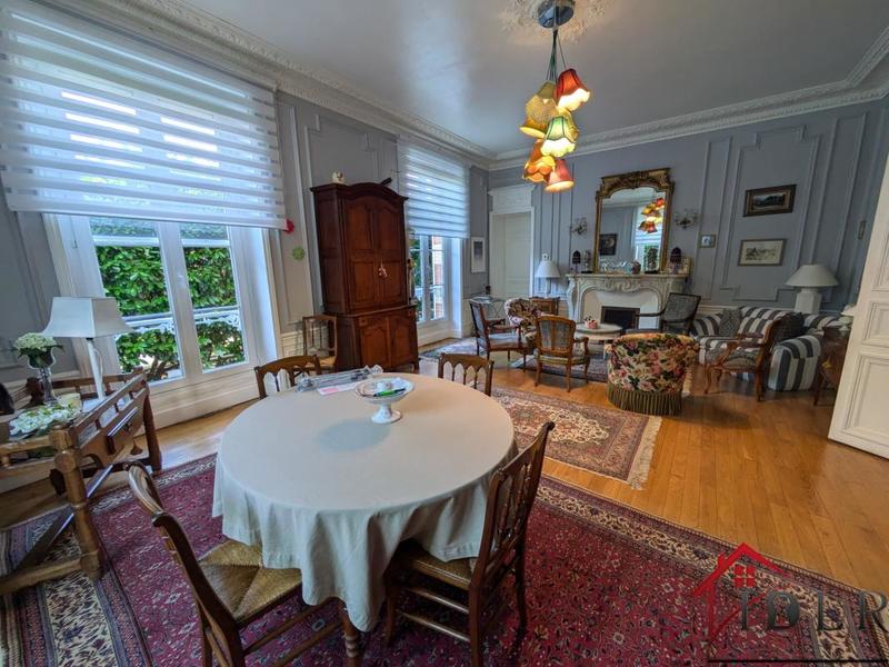 Villa - 270 m² - 12 pièces