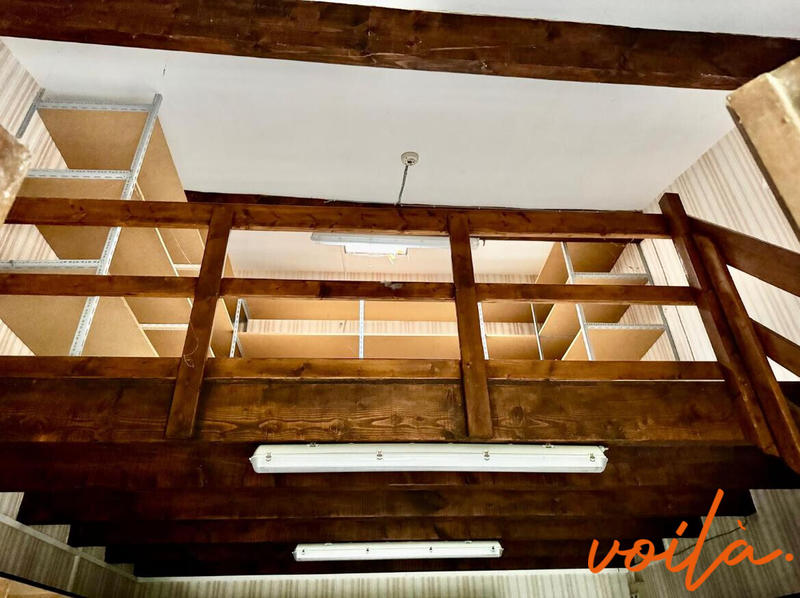 Maison - 1 983 m² - 40 pièces