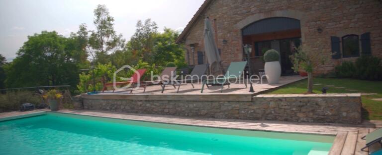 Maison - 490 m² - 12 pièces